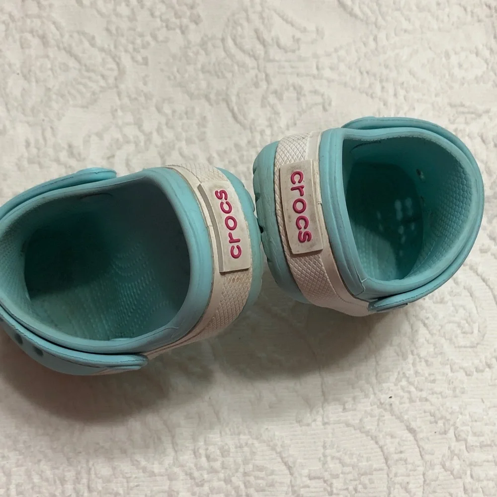 CROCS Kids Girls Size 6 c 7 Aqua Blue Water Clogs with Pink Accent
